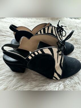 Pique suede leather Black & White Zebra Accent Lace-Up Women's Heels 7 Damaged